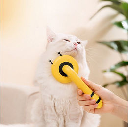 ibettertec Fellpflege Bürste in Bienenform für Hunde und Katzen mit Selbstreinigungsfunktion aus Kunststoff – Bild 1 von 1