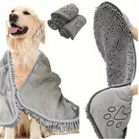 Produktbild von Illes-Laedchen Hundehandtuch aus Mikrofaser Grau 62x23 cm Saugstark und Schnelltrocknend mit Eingrifftaschen für Hunde