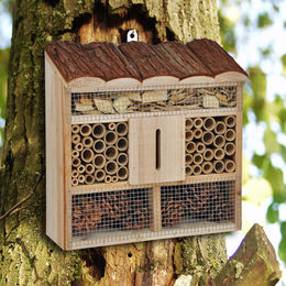 Insektenhotel aus Naturholz mit Bambus und Tannenzapfen 30x9,5x30 cm – Bild 1 von 2