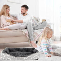 Produktbild von INTIRILIFE Hundebett und Katzenbett aus Plüsch mit doppelseitigem Innenkissen in Blau-Grau 67 x 56 cm