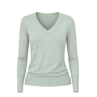 Produktbild von Isabell Werth Pullover mit V-Ausschnitt aus Wolle in Frosty Green