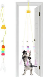 Jungengel Textilien Tier-Beschäftigungsspielzeug Katzenspielzeug zum Aufhängen – Bunte Raupe mit Federn & Glocke, Längenverstellbar, selbstklebender Haken, Glocke – Bild 1 von 5