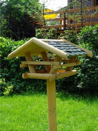 Produktbild von Jürgen Westerholt GmbH Vogelhaus mit LED-Solarbeleuchtung und Futterschutzkante