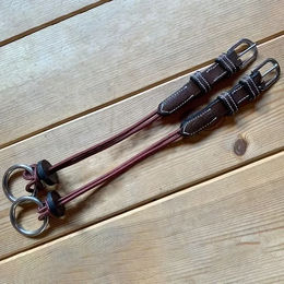 Jump'In Aufstehsäulen aus Leder für Ponys in Schwarz oder Braun – Bild 1 von 1