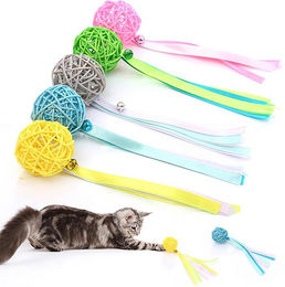 Produktbild von Katzenspielzeug Rattanball mit Streamer und Glocke - 1 Stk.