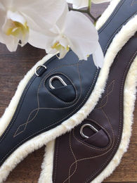 Kentucky Horsewear Gurtschoner für anatomischen Gurt mit Schaffell – Bild 1 von 3