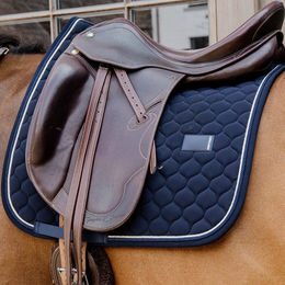 Kentucky Horsewear Schabracke Dressur Rubber Logo – Bild 1 von 4