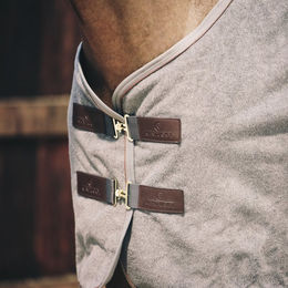 Kentucky Schweißdecke Fleece Grau 130/183 – Bild 1 von 5