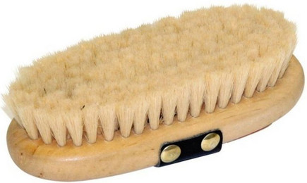 Produktbild von Kerbl Pferdekardätsche Junior mit Holzrücken und Ziegenhaar