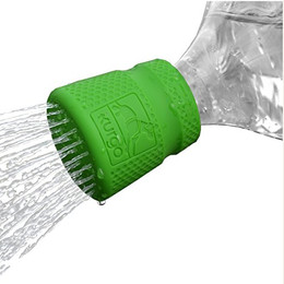 Produktbild von Kurgo Mud Dog Hunde-Reisedusche Silikon-Duschaufsatz grün
