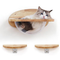 Produktbild von Kaps Katzenwandmöbel Kletterwand aus Massivholz mit transparenter Kapsel und 2 Trittpedalen Ø 40 cm