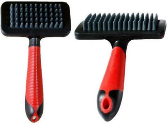 Karlie Flamingo Professional Massagebürste aus Gummi für Kurzhaarige in Rot-Schwarz Größe L – Bild 1 von 4