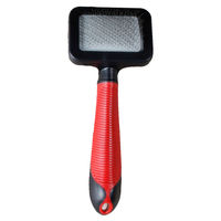 Produktbild von Karlie Flamingo Professional Zupfbürste für Hunde aus Gummi in Rot/Schwarz Größe S - 1 Stk.