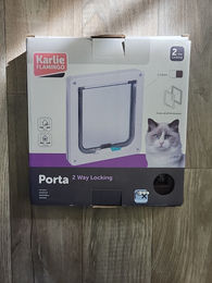 Karlie Katzenklappe für Katzen in Braun mit Magnetverschluss und 2-Wege-Funktion 19,2x20cm – Bild 1 von 3