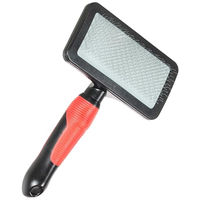 Produktbild von Karlie Professional Zupfbürste für Hunde in Rot/Schwarz aus Gummi Größe L - 1 Stk.