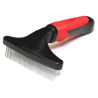 Produktbild von Karlie Unterfellharke Striegel mit 37 rotierenden Edelstahlzinken in Rot/Schwarz - 1 Stk.