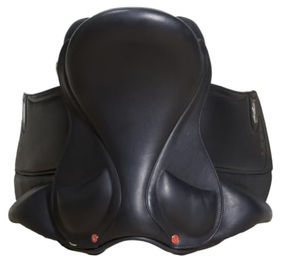 Produktbild von Karlslund Flóki Sattel aus Wolle in Rot 17 Zoll 46cm
