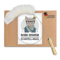 Produktbild von Kater Kasimir CATDAD Deluxe Katzenspielzeug Set aus Naturmaterial mit handgemachtem Armband