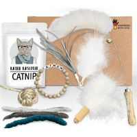 Produktbild von Kater Kasimir CATMOM Deluxe Set mit 9 Katzenspielzeugen aus Naturmaterial und handgemachtem Armband