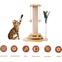 Produktbild von Katzen Kratzbrett aus Massivholz und Sisal in Plattenspieler-Design mit Spielbällen Höhe 40cm