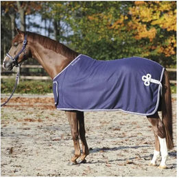 Kavalkade Fleece-Abschwitzdecke für Pferde mit abnehmbarer Brustklappe Blau Weiß Schwarz 125cm – Bild 1 von 9