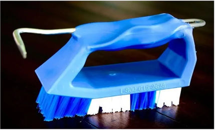 Kelcie's Pickbrush Edelstahl Reitbürste für Pferde in Blau – Bild 1 von 8