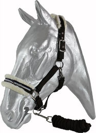 Produktbild von Kentaur Halfter mit Kunstfell und Strick für Warmblut Pferde in verschiedenen Farben