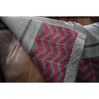 Produktbild von Kentucky Horsewear Abschwitzdecke Heavy Fleece Square Fishbone Grau Rot XL 210x200 cm