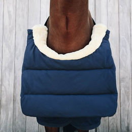 Kentucky Horsewear BIB Winter Brustschutz für Pferde in Blau mit künstlichem Kaninchenfell innen – Bild 1 von 6