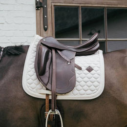 Kentucky Horsewear Dressurschabracke Beige mit geflochtener Kordel – Bild 1 von 6