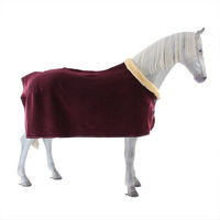 Produktbild von Kentucky Horsewear Fleece Show Heavy Schweißdecke für Pferde in Rot