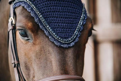 Kentucky Horsewear Fliegenhaube Lang für Pferde Stone & Pearl Dunkelblau – Bild 1 von 4