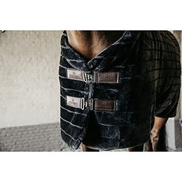 Kentucky Horsewear Pferdedecke Fake Fur Stalldecke aus Kunstpelz Grau Größe 130 – Bild 1 von 7