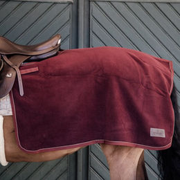 Kentucky Horsewear Quarter Rug Heavy Fleece Ausreitdecke für Pferde Bordeaux Größe M – Bild 1 von 8
