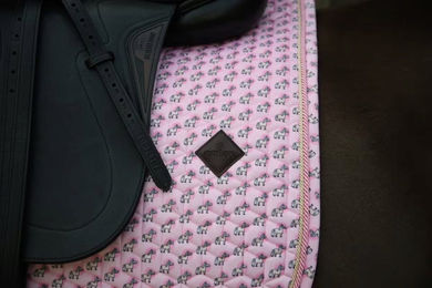 Kentucky Horsewear Schabracke Sammy Collection Dressur Rosa für Warmblut – Bild 1 von 7