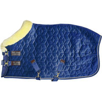 Produktbild von Kentucky Horsewear Show Rug Velvet Turnierdecke für Pferde in Rot