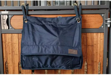 Kentucky Horsewear Stalltasche Pro Aufbewahrungstasche für Sattelzubehör in Schwarz und Blau – Bild 1 von 2