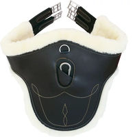 Produktbild von Kentucky Horsewear Stollengurt mit Lammfell aus Kunstleder Schwarz 135 cm