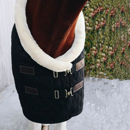 Kentucky Horsewear Tiny Show Rug Turnierdecke für Ponys mit künstlichem Kaninchenfell 160g Schwarz – Bild 1 von 4