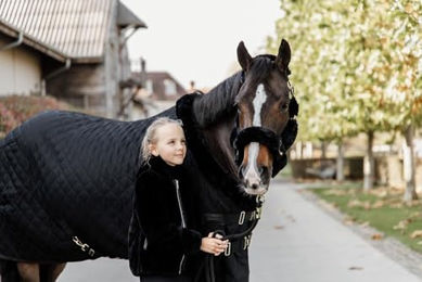 Kentucky Horsewear Transporthalfter aus Nylon mit Lammfell in Schwarz für Warmblut – Bild 1 von 11