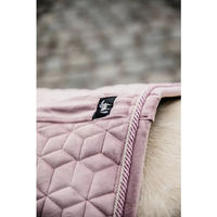 Produktbild von Kentucky Satteldecke Schabracke Velvet Velours Rosa für Vollblut Pferde
