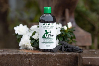 Keralit Schimmelschwarz Tiershampoo Konzentrat mit Aktivkohle für Pferde und Hunde 500 ml - 500 ml – Bild 1 von 13