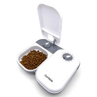 Produktbild von Kerbl Cat Mate C200 Futterautomat für Katzen mit Timer für zwei Mahlzeiten aus Kunststoff in Weiß und Grau
