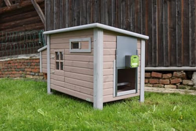 Kerbl EasyProtect Automatische Hühnertür Komplettset Grau mit 40x35cm Öffnung – Bild 1 von 6