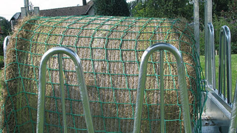 Kerbl Heunetz Futtersparnetz aus Kunststoff Grün 2,8 x 2,8 m mit 4,5 cm Maschenweite – Bild 1 von 5