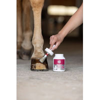 Produktbild von Kerbl Hufpflege Huföl mit Bürste 425 ml - 425 ml