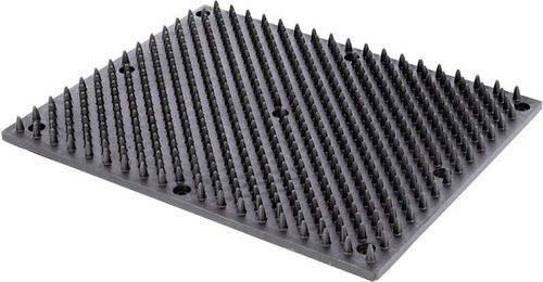 Kerbl Kratzmatte aus Gummi für Pferde und Fohlen 60 x 40 cm Schwarz – Bild 1 von 6