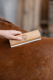 Kerbl MagicBrush Fellboy Pony Fellpflege Bürste aus Holz in Braun und Beige – Bild 1 von 2
