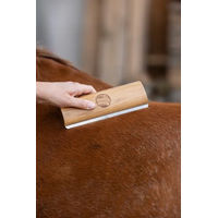 Produktbild von Kerbl MagicBrush Fellboy Pony Fellpflege Bürste aus Holz in Braun und Beige