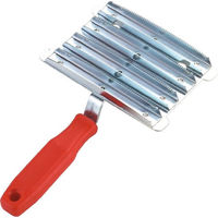 Produktbild von Kerbl Metallstriegel fein für Pferde aus verzinktem Metall mit 8 Reihen - 1 Stk.